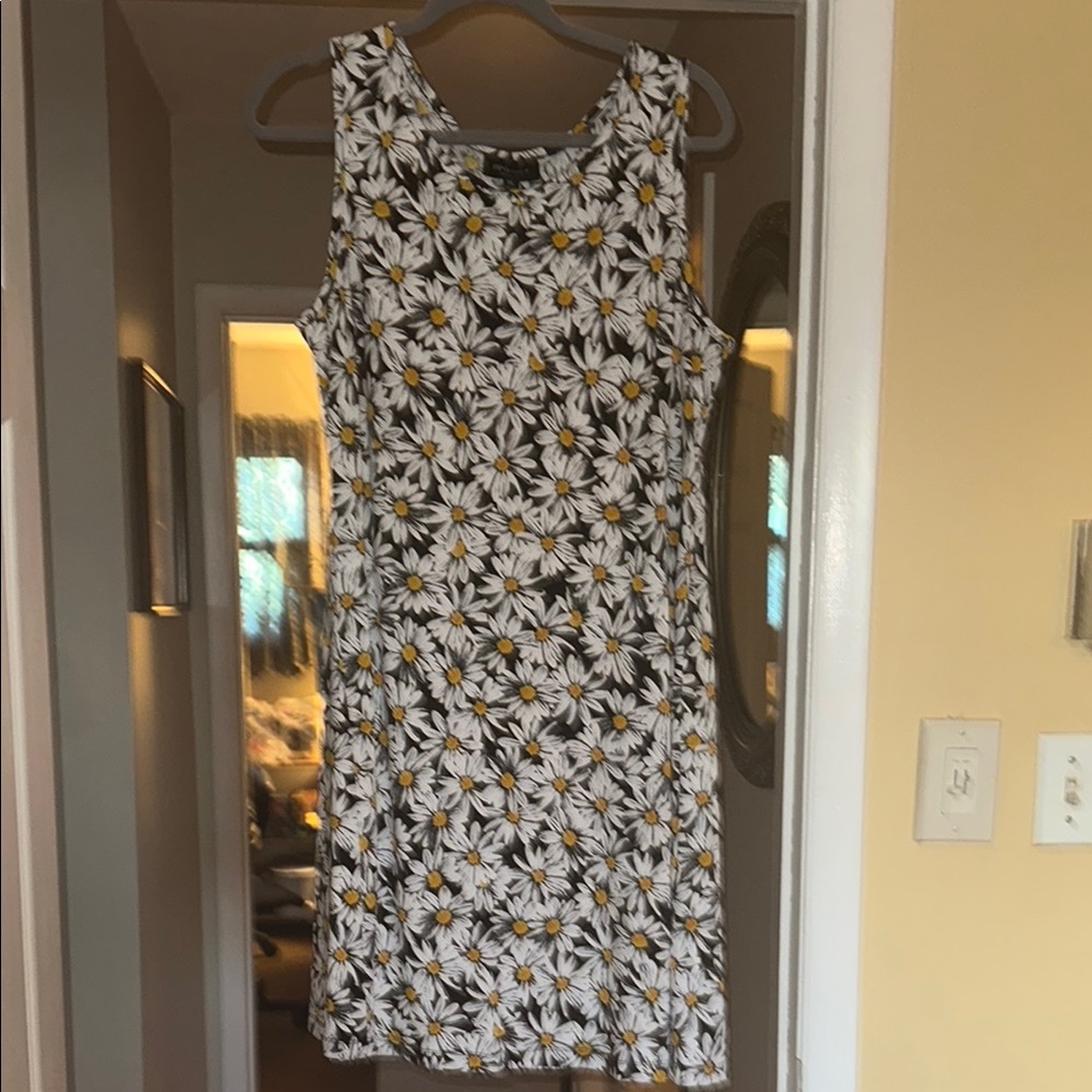 Black and White Scoop Neck Sheath Mini Dress
